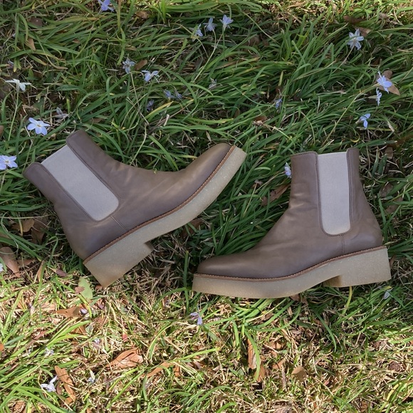 SOLD No. 6 Pull On Crepe Sole Boots - Picture 2 of 10